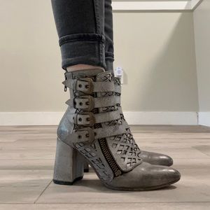 Freebird by Steven Julia size 7